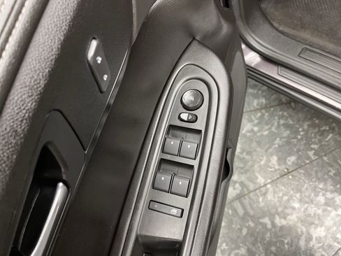 Used 2015 GMC Acadia SLE FWD image 8