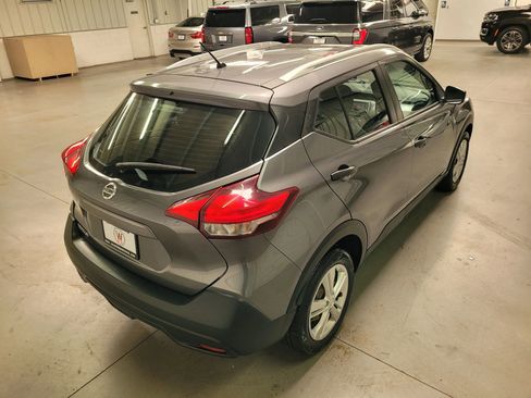 Used 2019 Nissan Kicks S image 7