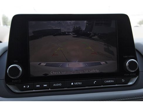 Used 2024 Nissan Rogue SV FWD image 16