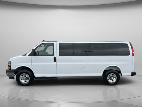 Used 2025 Chevrolet Express 3500 LT w/ LT Preferred Equipment Group RWD image 4