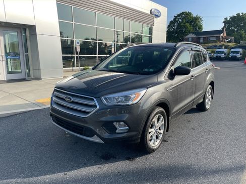 Used 2018 Ford Escape SEL AWD/4WD image 2
