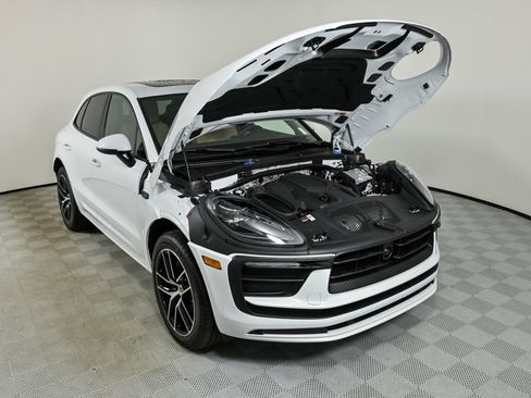 New 2025 Porsche Macan image 33