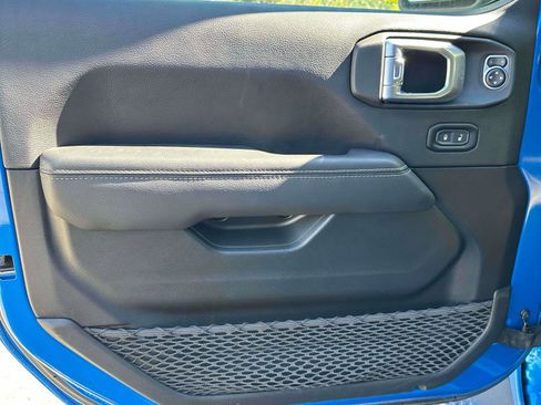 Used 2023 Jeep Wrangler Unlimited Sahara image 17