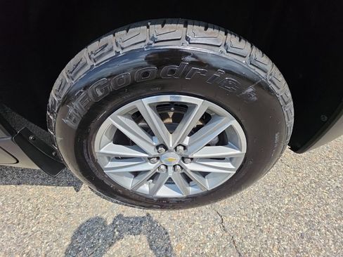 Used 2023 Chevrolet Traverse LT AWD/4WD image 38