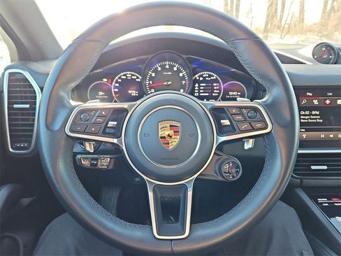 Certified 2023 Porsche Cayenne Platinum Edition image 36