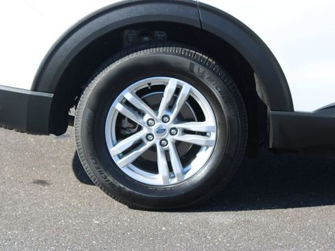 Used 2023 Ford Explorer XLT w/ Equipment Group 202A AWD/4WD image 13
