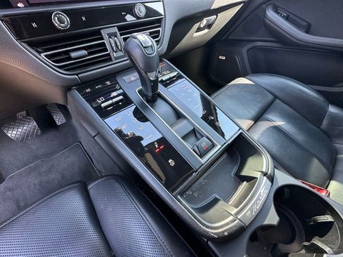 Used 2023 Porsche Macan S image 30