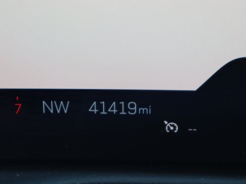 Used 2025 Cadillac XT4 Premium Luxury FWD image 23