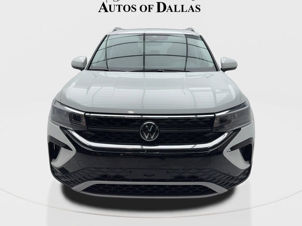 Used 2024 Volkswagen Taos SE FWD image 4