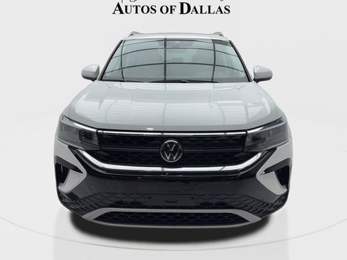 Used 2024 Volkswagen Taos SE FWD image 4