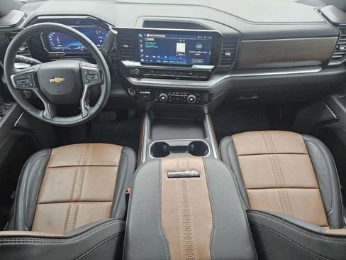 Used 2025 Chevrolet Silverado 2500 High Country w/ High Country Premium Package AWD/4WD image 27