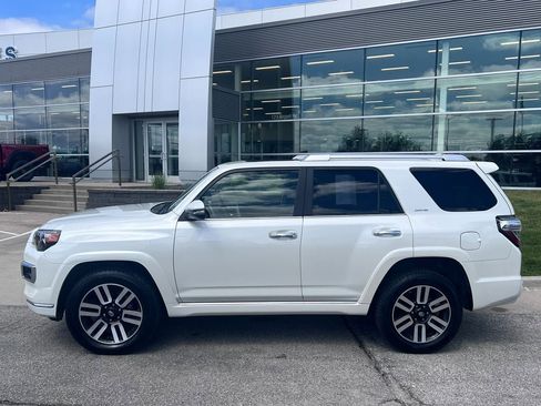 Used 2022 Toyota 4Runner Limited AWD/4WD image 3