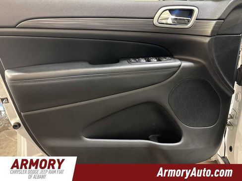 Used 2019 Jeep Grand Cherokee Laredo image 7