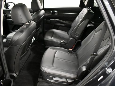 Certified 2023 Kia Sorento SX image 15
