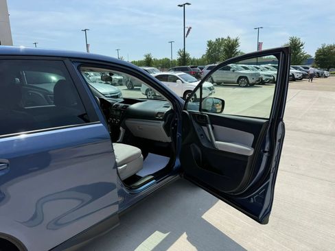 Used 2014 Subaru Forester 2.5i AWD/4WD image 22