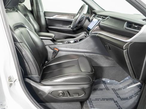 Used 2024 Jeep Grand Cherokee Limited 4xe image 8