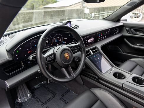 Certified 2022 Porsche Taycan Turbo image 4