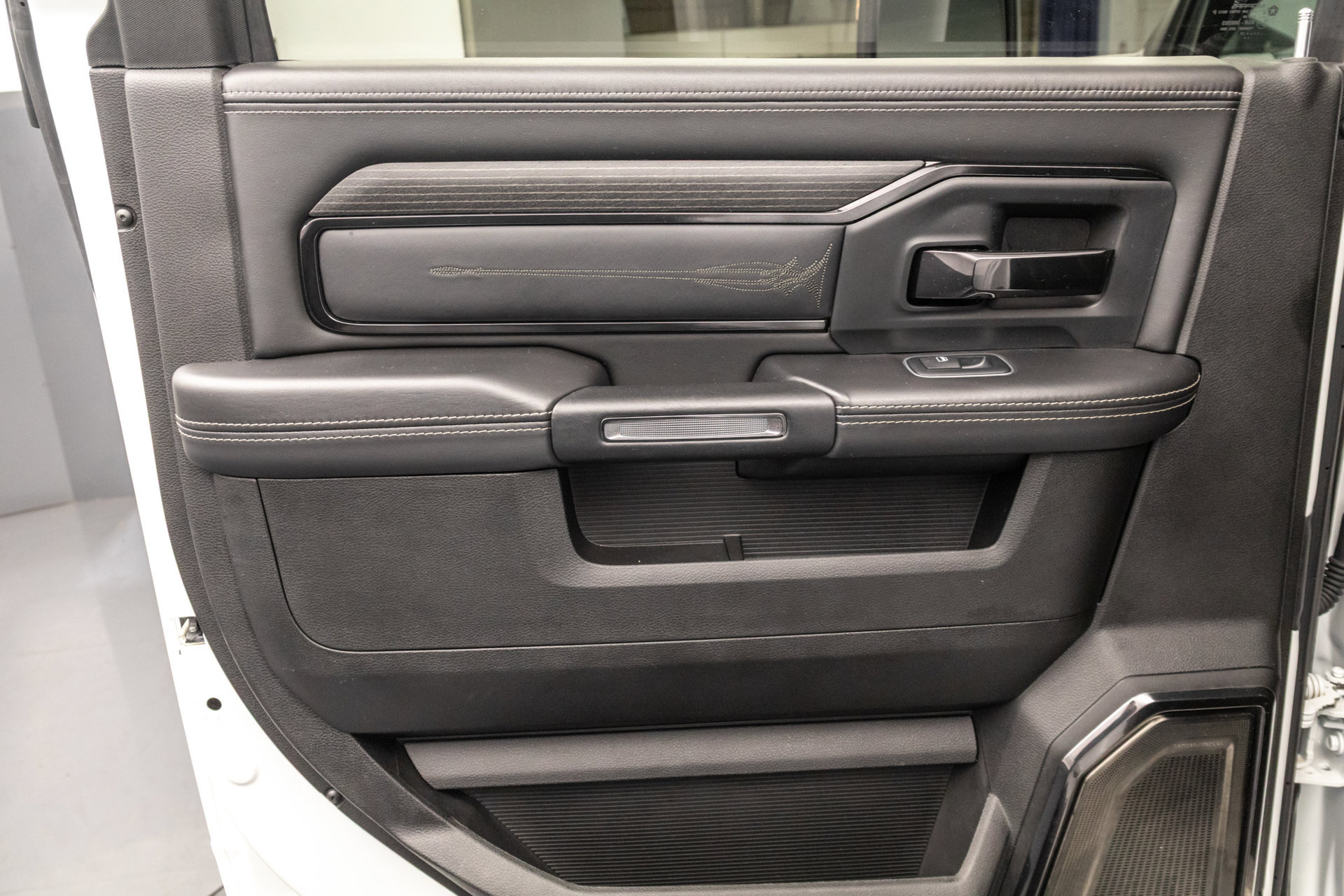 Used 2023 RAM 2500 Limited AWD/4WD image 33