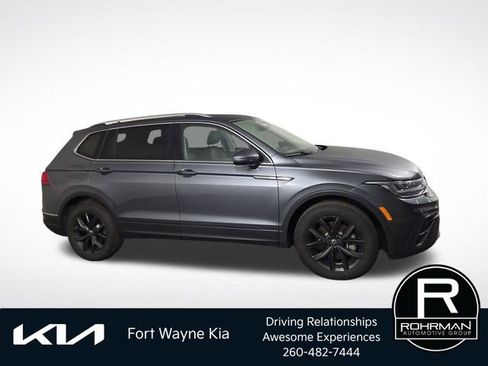 Used 2024 Volkswagen Tiguan SE w/ Panoramic Sunroof Package FWD image 6