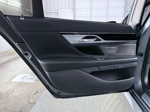 Used 2022 BMW 750i xDrive w/ Luxury Rear Seating Package image 19