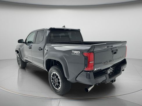 Used 2025 Toyota Tacoma TRD Off-Road AWD/4WD image 5