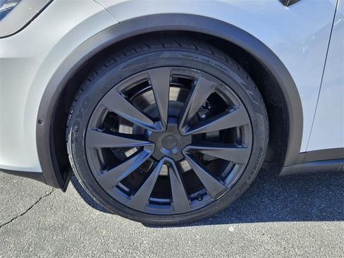 Used 2022 Tesla Model X image 9