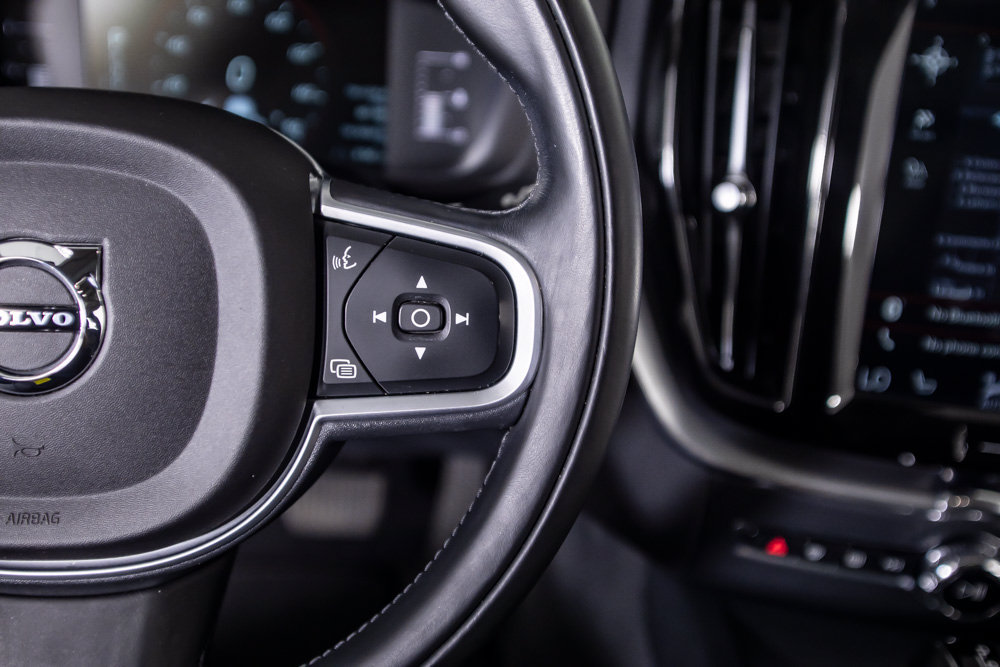 Used 2019 Volvo XC60 T5 Momentum w/ Premium Package FWD image 37