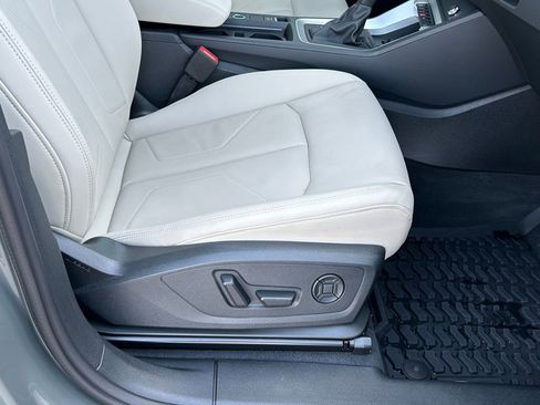 Used 2024 Audi Q3 2.0T Premium Plus w/ Premium Plus Package image 47