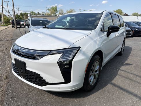 New 2027 Chrysler Pacifica Select w/ Family Tech Group AWD/4WD image 4