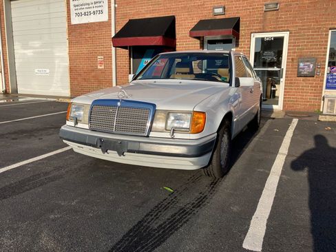 Used 1991 Mercedes-Benz 300 E 3.0 image 4