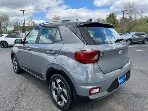 Used 2022 Hyundai Venue Limited FWD image 18