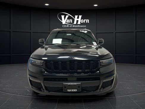 Used 2024 Jeep Grand Cherokee L Limited w/ Black Appearance Package AWD/4WD image 2