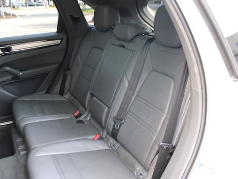 Used 2021 Porsche Cayenne S image 33