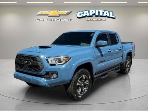 Used 2019 Toyota Tacoma TRD Sport image 1