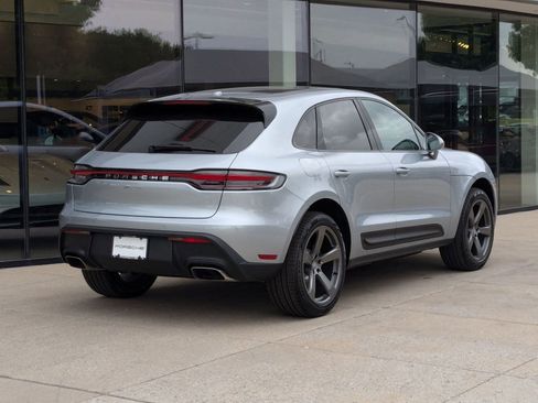 Certified 2025 Porsche Macan image 9
