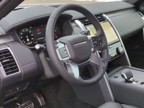 New 2026 Land Rover Discovery Limited Edition image 2
