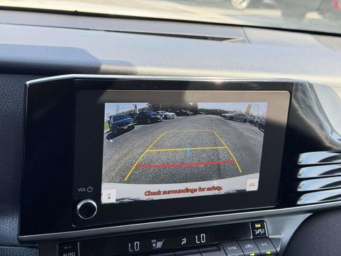 Used 2025 Toyota Camry LE image 4