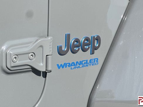 Used 2022 Jeep Wrangler Unlimited Rubicon 4xe w/ Steel Bumper Group AWD/4WD image 35