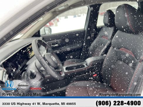 Used 2025 Nissan Kicks SR image 13