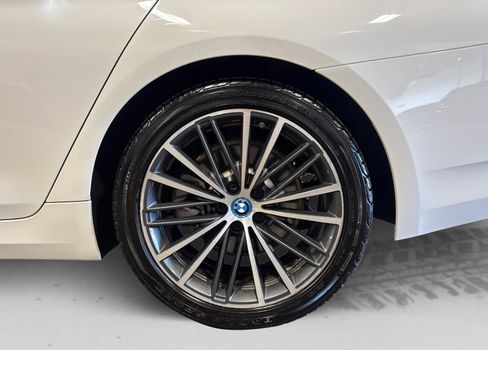 Used 2023 BMW 530e xDrive AWD/4WD image 52