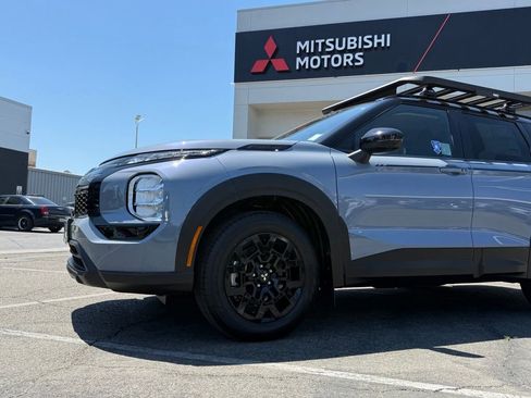 New 2026 Mitsubishi Outlander AWD image 4