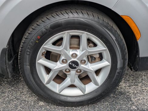 Certified 2023 Kia Soul LX w/ LX Technology Package FWD image 8