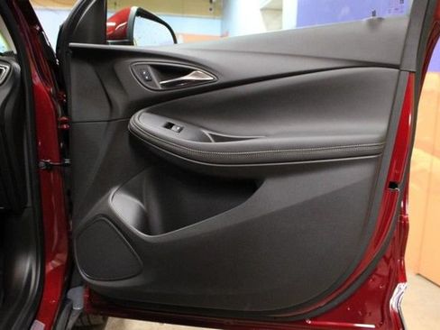 Used 2023 Buick Encore GX Essence FWD image 9