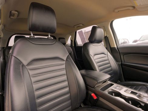 Used 2022 Ford Edge SEL image 16