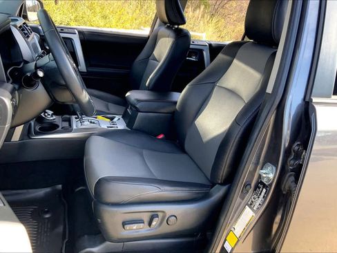 Used 2022 Toyota 4Runner SR5 Premium image 7