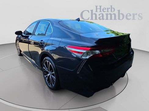 Used 2018 Toyota Camry SE w/ Audio Package FWD image 3