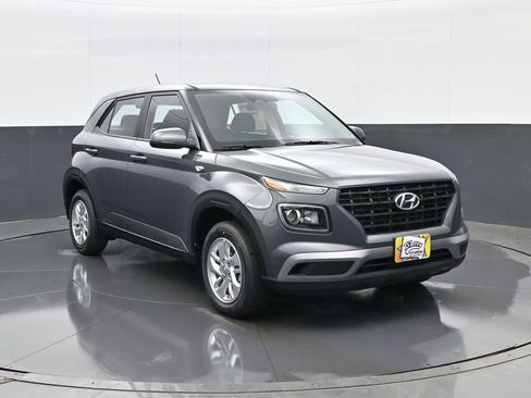 New 2026 Hyundai Venue SE image 3