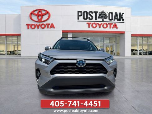 Used 2023 Toyota RAV4 XLE Premium AWD/4WD image 4