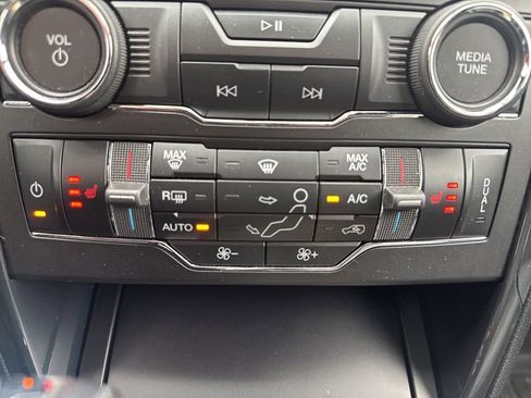 Used 2018 Ford Explorer XLT w/ Equipment Group 202A AWD/4WD image 14
