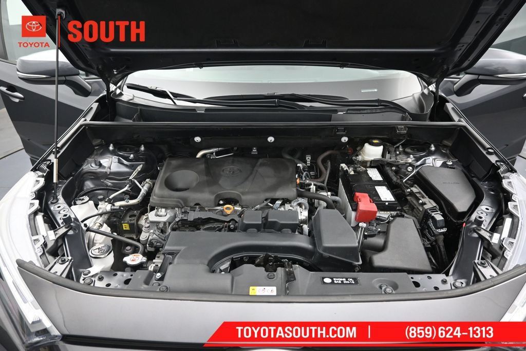 Used 2025 Toyota RAV4 XLE AWD/4WD image 32